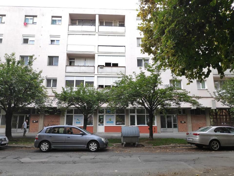 Koelcsey Apartman Apartment Szekszárd Exterior photo
